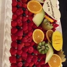 アイビーホールの画像｜ウェディングケーキ、フルーツたっぷりで美味しかったです！