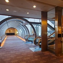 ホテル阪急インターナショナルの画像｜エスカレーター