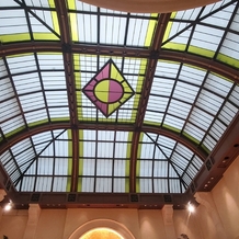 ホテル阪急インターナショナルの画像｜天井も華やかです