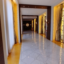 ホテル阪急インターナショナルの画像｜チャペルへ続く廊下