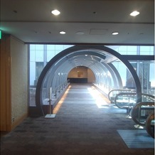 ホテル阪急インターナショナルの画像｜挙式会場への通路