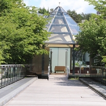 星野リゾート　軽井沢ホテルブレストンコートの画像｜石の回廊の先、写真撮影スポット