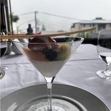 富士屋ホテルの画像｜ブランマンジェに苺のシャーベット　季節のフルーツ飾り