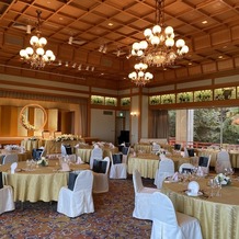 ウェスティン都ホテル京都の画像｜葵殿の披露宴会場。
50人くらいを目安にしたテーブル数です。