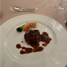 シェラトン都ホテル大阪の画像｜お料理のフレンチコースメイン
国産牛フィレ肉のロースト
トリュフソースと共に