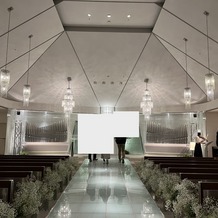 アルカンシエル luxe mariage 名古屋の画像｜白で統一された清潔感のある挙式会場