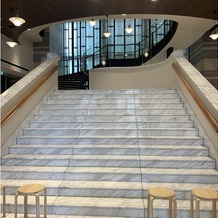 ＴＨＥ　ＭＯＲＲＩＳ（ザ・モーリス）の画像｜チャペル前の階段