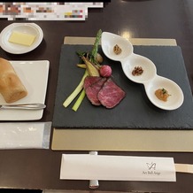 Ａｒｔ Ｂｅｌｌ Ａｎｇｅ 札幌の画像｜3種類の薬味がついているローストビーフを試食させていただきました、パンもとても美味しかったです