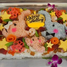 ラ・マーレ　プライベートガーデンの画像｜花嫁のデザインを忠実に再現したお寿司ケーキ。