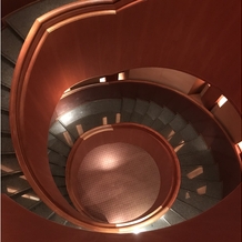 パーク　ハイアット　東京の画像｜螺旋階段上からの様子