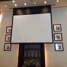 ル・シャン・ド・ククの画像｜披露宴会場のスクリーン