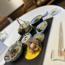 ホテルマリターレ創世　久留米の画像｜和食です！右側のお茶碗には鯛茶漬けがあり、急須の中に熱々のお出汁が入っているのでそれをかけて食べる。
