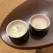 ホテル雅叙園東京の画像｜親族控室では桜の花びらが浮いたお茶を出してくださいました。