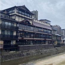 FUNATSURU KYOTO KAMOGAWA RESORT （国登録有形文化財）の画像｜全体的に和風な雰囲気です。