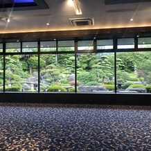 奄美の里 サウスヴィラガーデンの画像｜日本庭園が見える会場です。圧巻の風景でした。