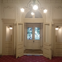 グランドプリンスホテル高輪 貴賓館の画像｜貴賓館の出入口(貴賓館内から)