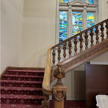 グランドプリンスホテル高輪 貴賓館の画像｜階段
ここで撮影する新郎新婦が多いとのこと。