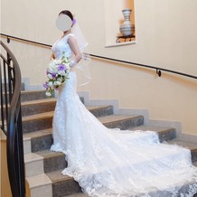 鎌倉プリンスホテルの画像｜このドレスは購入し、持ち込みました
挙式会場へ向かう螺旋階段も素敵です