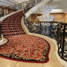 ホテルスプリングス幕張の画像｜ロビーの螺旋階段