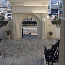 プレジール迎賓館の画像｜チャペル外
フラワーシャワーなどできる階段