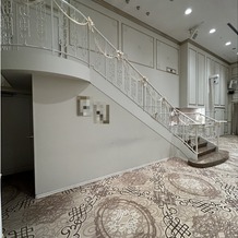 ラ・セーヌブランシュの画像｜披露宴会場に階段が着いてます。
階段を使った演出が憧れの人にはオススメです。