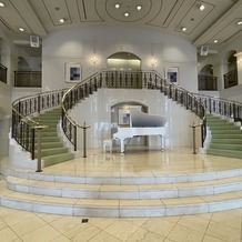 ベルヴィ　リリアルの画像｜入口大階段