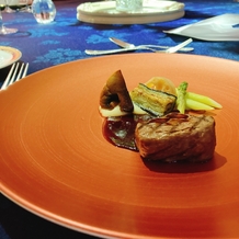 ホテルグランヴィア岡山の画像｜お肉料理。お皿がとても綺麗。
