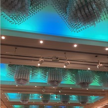 ＴＨＥ　ＧＡＲＤＥＮ　ＰＬＡＣＥ　三翠園の画像｜天井は色が変わる。