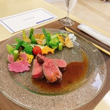 アニヴェルセル ヒルズ横浜の画像｜メインのお肉料理はとっても柔らかくて美味しかったです♪