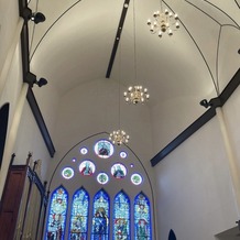 オール・セインツ　ウェディングの画像｜ステンドグラスがとっても綺麗
厳格な教会
