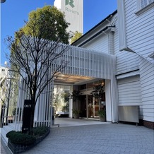 リビエラ東京の画像｜会場の入口となる外観です。入ったらすぐに受付があります。