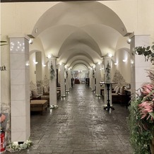 マリエール山手(セント・リージェンツ大聖堂)の画像｜受付までの回廊