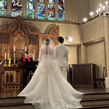 マリエール山手(セント・リージェンツ大聖堂)の画像｜大聖堂でも映えるドレス