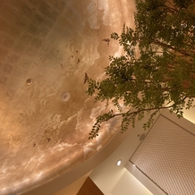 横浜ベイホテル東急の画像｜お気に入りの挙式会場前室の天井
