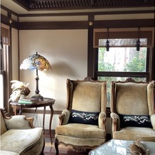 迎賓館　サクラヒルズ川上別荘の画像｜待合室の家具もとても素敵です。