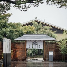 ＧＡＲＤＥＮ ＲＥＳＴＡＵＲＡＮＴ ＴＯＫＵＧＡＷＡＥＮ（ガーデンレストラン徳川園）の画像｜レストラン入口
