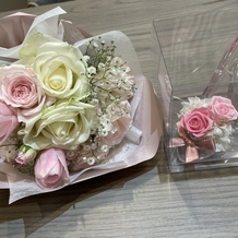 アーフェリーク迎賓館 大阪の画像｜選んだお花をブーケにしてくれました。契約時には可愛いシンデレラの靴ももらえてお部屋に飾っています。