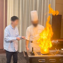 ホテル メルパルク熊本の画像｜目の前でステーキを焼いてくださるパフォーマンス。新郎のパフォーマンスもできるそうです。