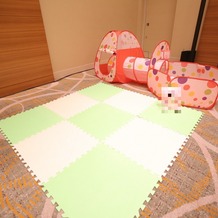 シェラトングランドホテル広島の画像｜テント、ぬいぐるみは持ち込み
会場後方にキッズスペースを用意してもらいました