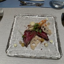ヴェルミヨンバーグ名古屋の画像｜鰹のマリネ
ズワイガニと梨のサラダ