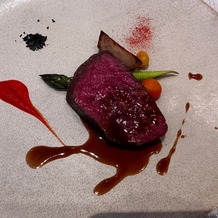 ヴェルミヨンバーグ名古屋の画像｜特選牛肉のロースト
赤ワインソース