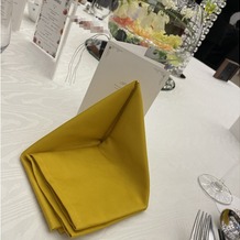 アールベルアンジェ富山の画像｜白いテーブルクロスに黄色のナプキンが置いてあり、色合いが可愛いと思いました