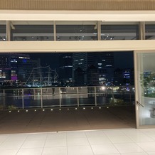 アニヴェルセル みなとみらい横浜の画像｜フラワーシャワーができるとこからの景色