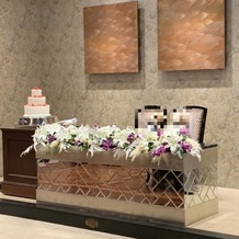 百花籠（ひゃっかろう）―Neo Japanesque Wedding―の画像｜新郎新婦の席には和風のお花が飾ってあり華やかでした