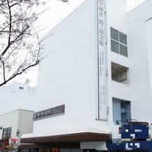 KOTOWA 鎌倉 鶴ヶ岡会館の画像｜白を基調とした建物