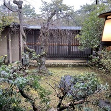 THE KIKUSUIRO NARA PARK （菊水楼）の画像｜新郎新婦控室からのお庭