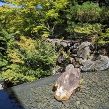 ザ・リッツ・カールトン京都の画像｜入口前の川