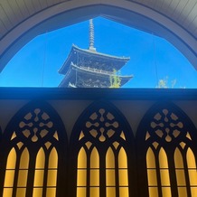 京都祝言 ＳＨＵ：ＧＥＮの画像｜八坂の塔が式場の中どこからでも見ることができました。
