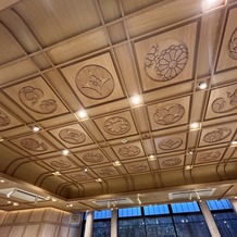 京都祝言 ＳＨＵ：ＧＥＮの画像｜天井の模様が可愛らしく、和な雰囲気にもよく合います