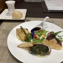 ＬＡＺＯＲ　ＧＡＲＤＥＮ　ＮＡＧＯＹＡ（ラソール　ガーデン・名古屋）の画像｜コース料理をワンプレートにしたものを試食させていただきました。特に鯛の松笠焼きは絶品でした！